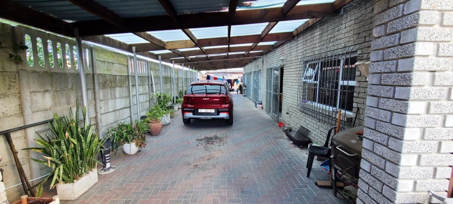 4 Bedroom Property for Sale in Sunbird Park Western Cape